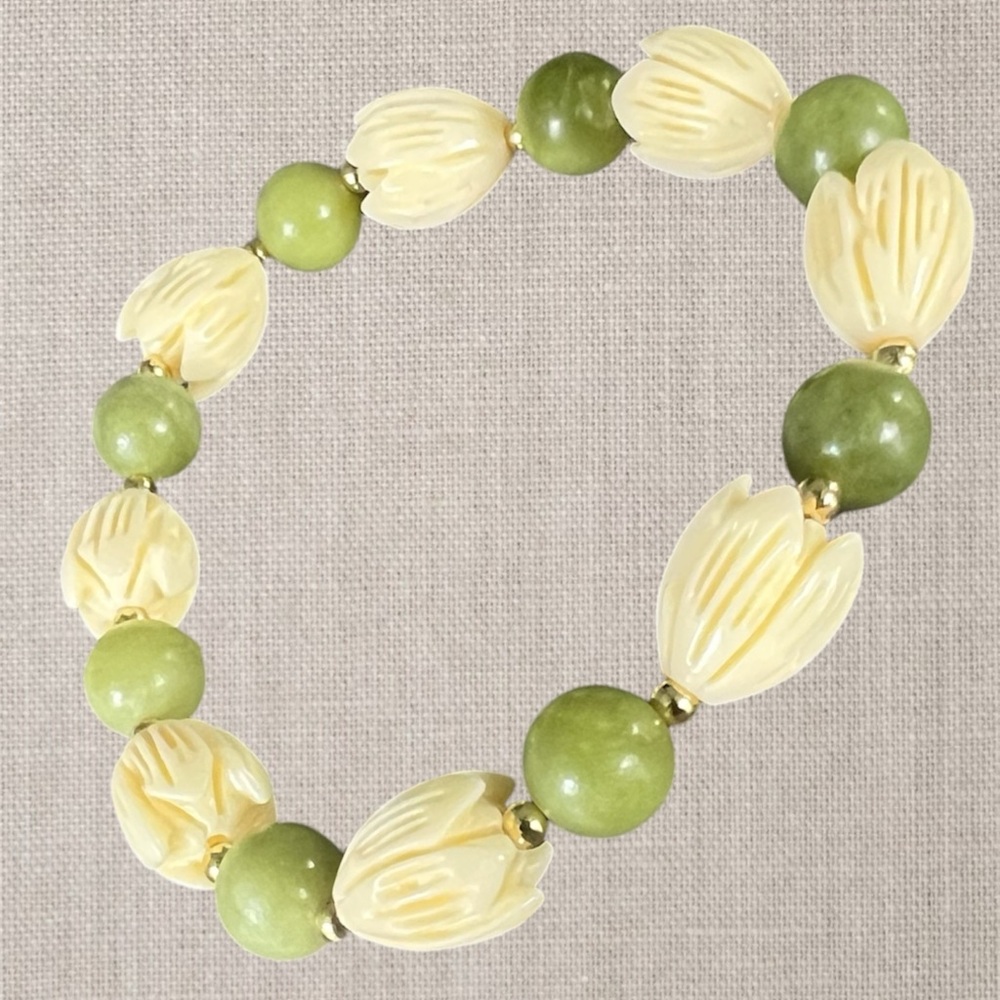 Gorgeous Chinese All Natural Jade & Pikake bracelet w/ gold filled spacers